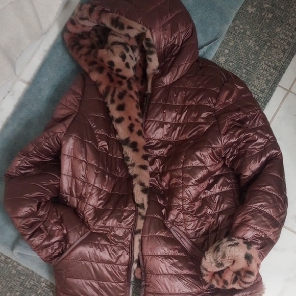 Renuar Jackets & Blazers - Renuar Stylish Brown Quilted Women's Jacket with Faux Fur Trim